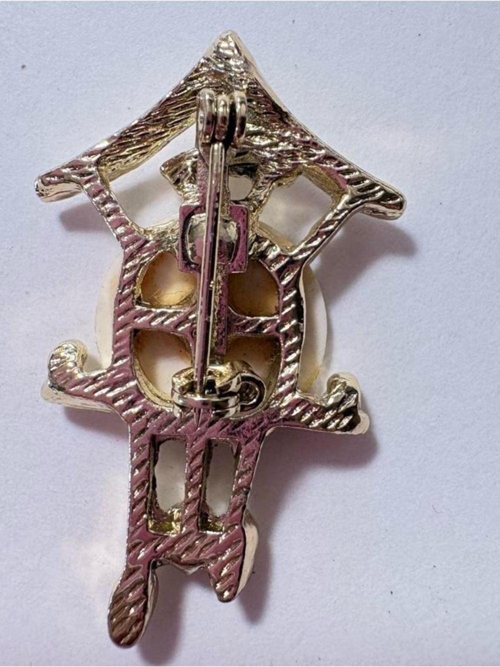 Vintage gold tone 1950s cuckoo Clock with MOP Face Brooch - Picture 4 of 4
